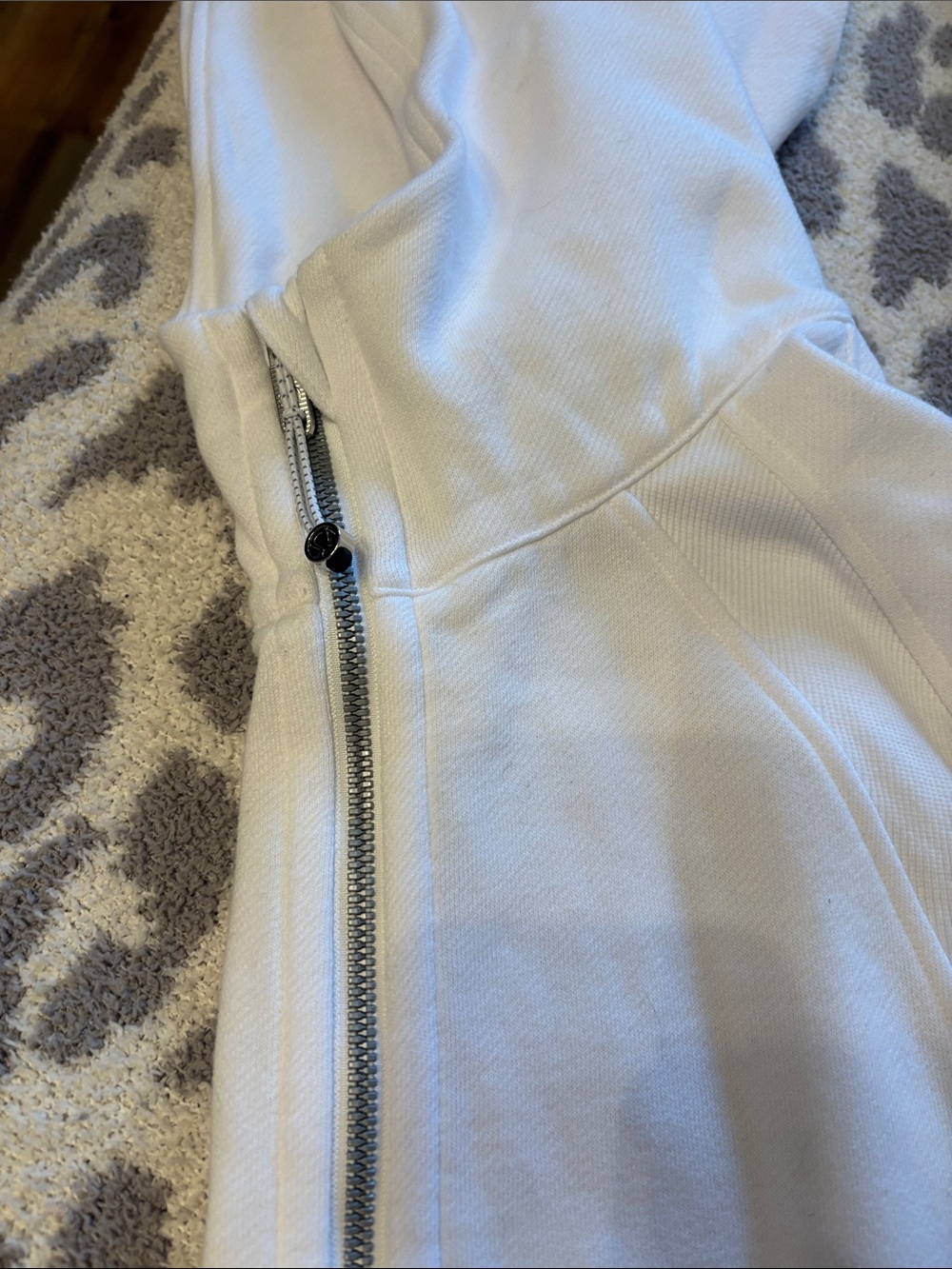 Lululemon Sweatshirt - Picture 7 of 8